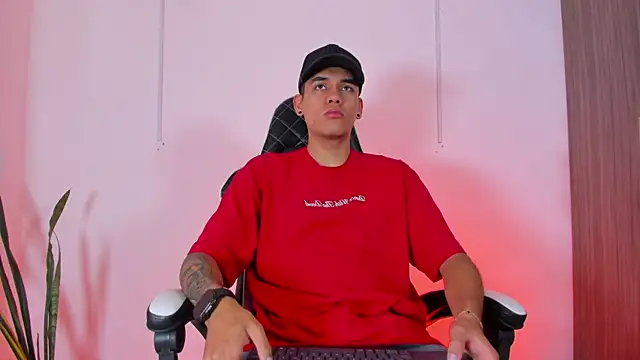 Nickyblazze  online show from October 2025 01:12:02 PM