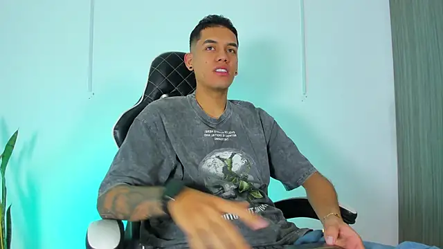 Nickyblazze  online show from October 2025 11:54:02 AM