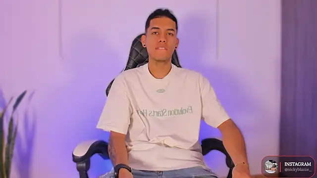 Nickyblazze  online show from October 2025 12:17:02 PM