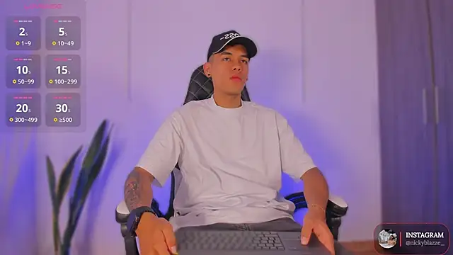 Nickyblazze  online show from November 2025 12:42:02 PM