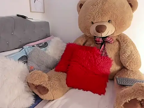 Snapshot of Elyross1_ chatting on November 2025 09:38:01 PM Elyross1 online show from November 2025 09:38:01 PM