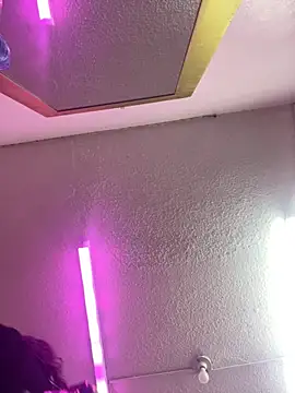 XBODTRIIPX online show from December 2025 04:22:01 AM