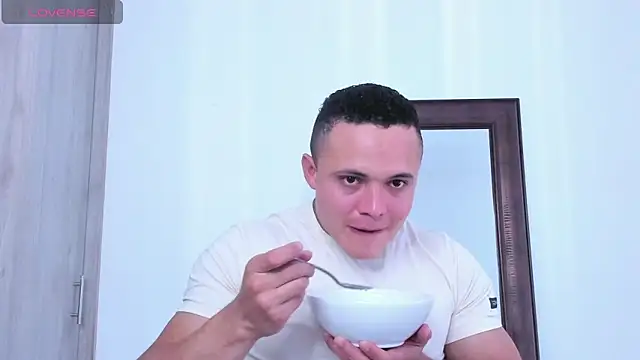 KingLevi01 online show from October 2025 09:11:01 PM