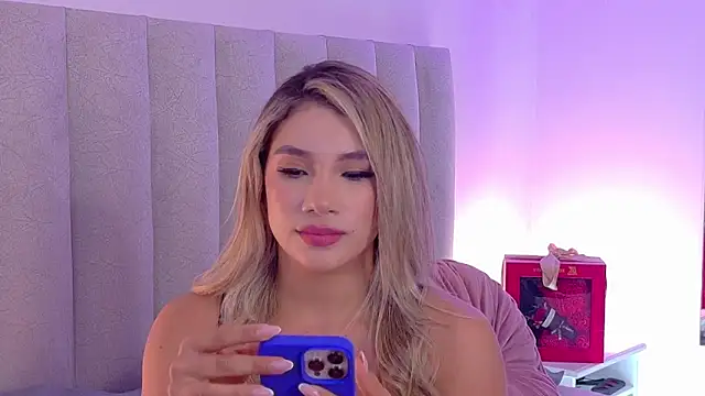 NicoleArmani online show from November 2025 07:14:01 PM