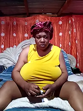 BUSTY QUEEEN online show from October 2025 06:02:02 AM