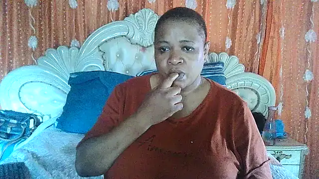 BUSTY QUEEEN online show from October 2025 12:39:02 PM