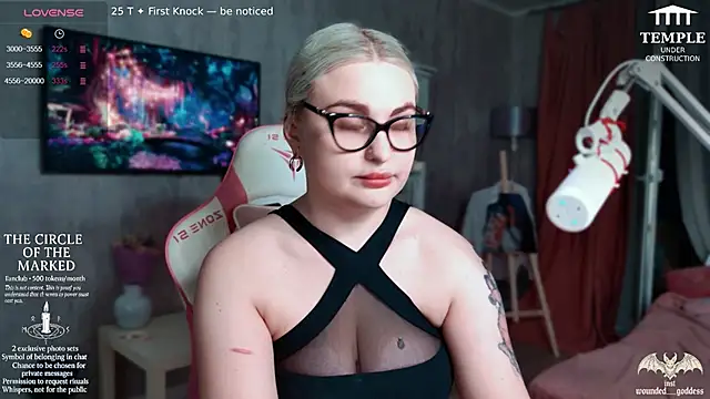 Snapshot of Wounded_Goddess_ chatting on November 2025 05:24:01 PM Wounded Goddess online show from November 2025 05:24:01 PM