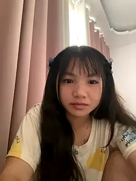 Emlyly-18 online show from September 2025 12:43:01 AM