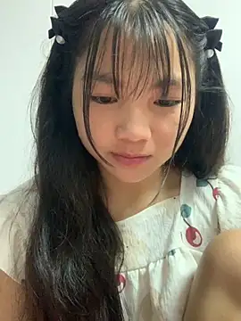 Emlyly-18 online show from September 2025 12:49:01 AM