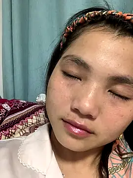 Emlyly-18 online show from September 2025 04:12:01 PM