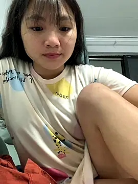 Emlyly-18 online show from October 2025 03:10:01 PM