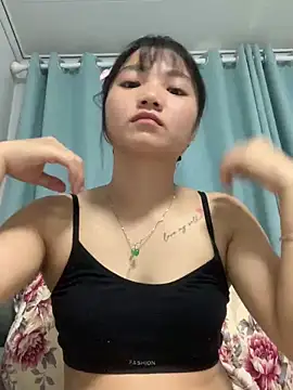 Emlyly-18 online show from October 2025 02:34:01 AM