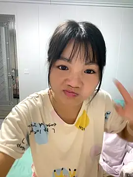 Emlyly-18 online show from October 2025 04:04:02 AM