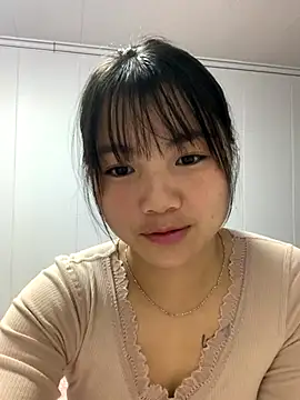 Emlyly-18 online show from November 2025 03:17:01 AM