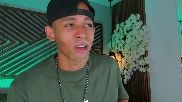 Snapshot of B_Wild chatting on September 2025 04:02:02 AM B Wild online show from September 2025 04:02:02 AM