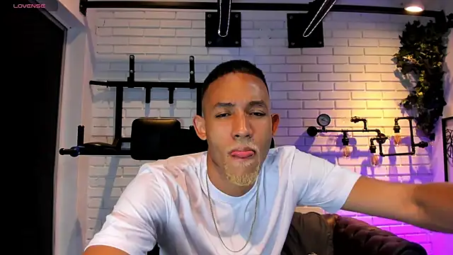 Snapshot of B_Wild chatting on September 2025 03:43:01 AM B Wild online show from September 2025 03:43:01 AM