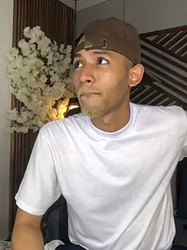 Snapshot of B_Wild chatting on October 2025 03:37:02 AM B Wild online show from October 2025 03:37:02 AM