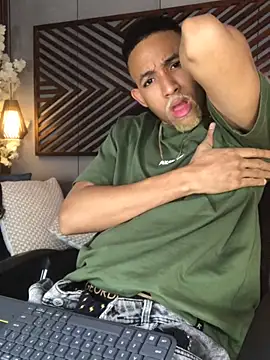 Snapshot of B_Wild chatting on October 2025 04:13:02 AM B Wild online show from October 2025 04:13:02 AM