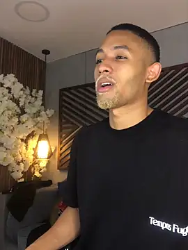 Snapshot of B_Wild chatting on October 2025 04:07:02 AM B Wild online show from October 2025 04:07:02 AM