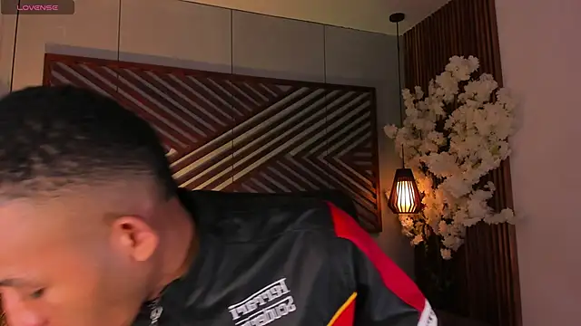 Snapshot of B_Wild chatting on November 2025 03:29:01 AM B Wild online show from November 2025 03:29:01 AM