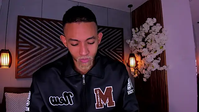 Snapshot of B_Wild chatting on November 2025 03:39:02 AM B Wild online show from November 2025 03:39:02 AM