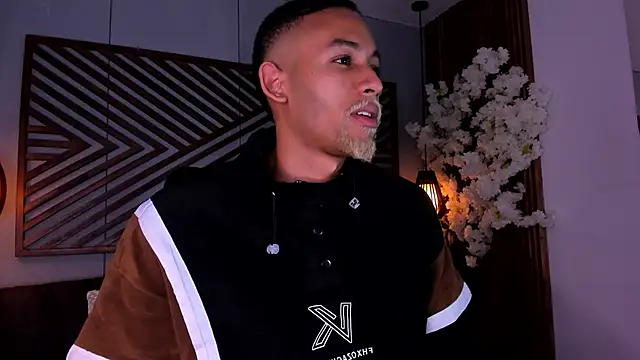 Snapshot of B_Wild chatting on November 2025 03:07:01 AM B Wild online show from November 2025 03:07:01 AM