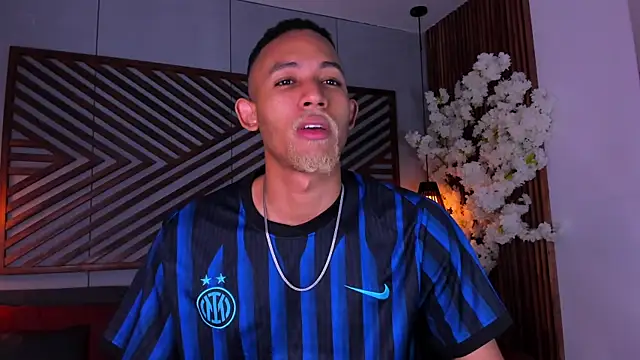 Snapshot of B_Wild chatting on November 2025 04:01:02 AM B Wild online show from November 2025 04:01:02 AM