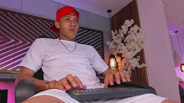 Snapshot of B_Wild chatting on November 2025 03:50:01 AM B Wild online show from November 2025 03:50:01 AM