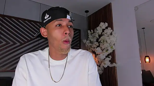 B Wild online show from December 2025 03:05:01 AM