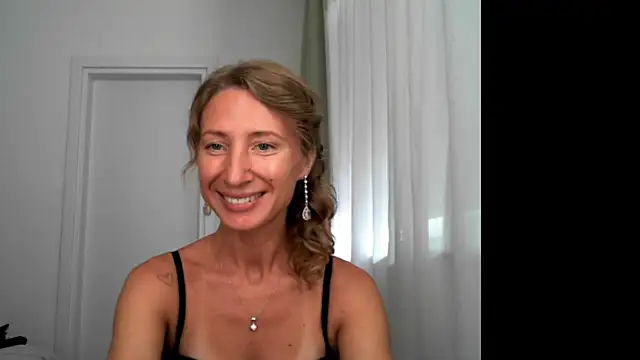 Snapshot of Paevoa chatting on October 2025 08:45:01 AM Paevoa online show from October 2025 08:45:01 AM