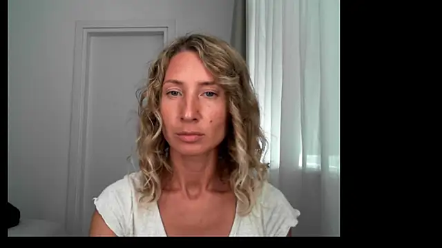 Snapshot of Paevoa chatting on October 2025 12:45:01 PM Paevoa online show from October 2025 12:45:01 PM