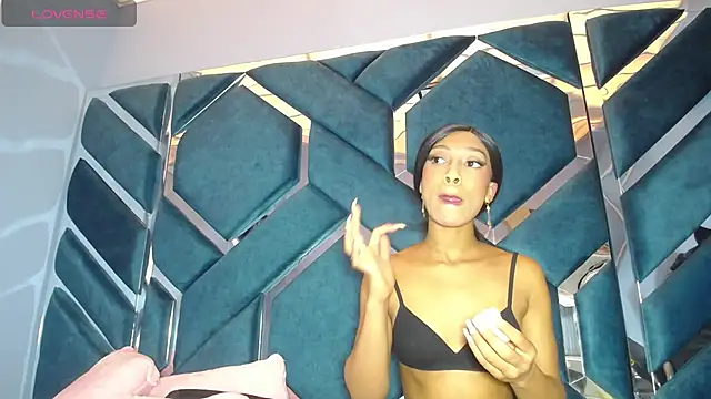 Lea Sweetly online show from November 2025 01:21:02 PM