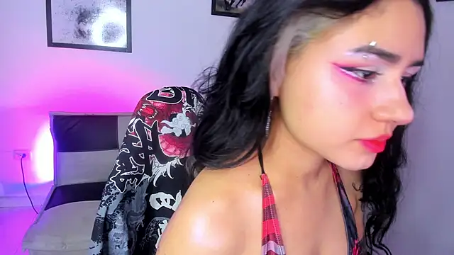 GwenHazel online show from September 2025 11:32:02 AM