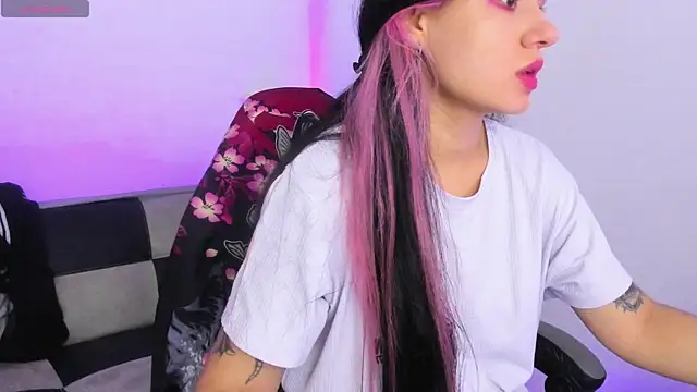 GwenHazel online show from October 2025 12:23:02 PM