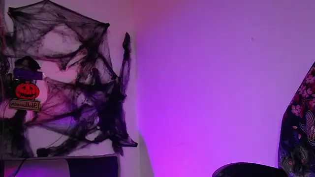 GwenHazel online show from October 2025 12:17:02 PM