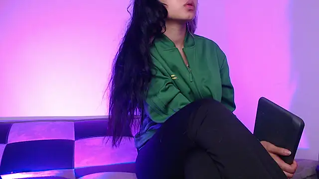 GwenHazel online show from November 2025 11:32:02 AM