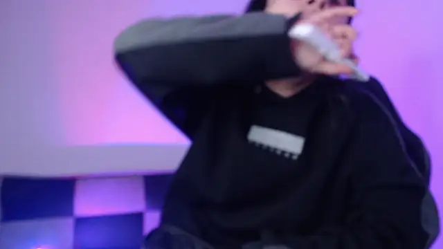 GwenHazel online show from November 2025 11:22:01 AM