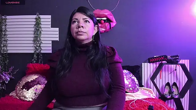 Snapshot of kinky_momm chatting on June 2026 02:26:01 PM kinky momm online show from June 2026 02:26:01 PM