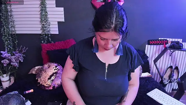 Snapshot of kinky_momm chatting on July 2026 03:14:01 PM kinky momm online show from July 2026 03:14:01 PM