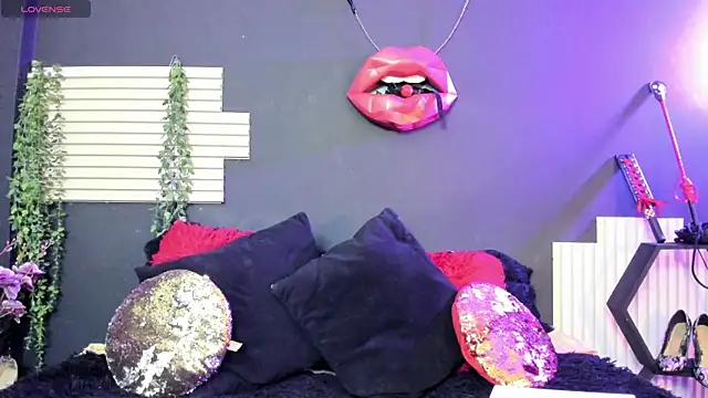 Snapshot of kinky_momm chatting on July 2026 02:10:01 PM kinky momm online show from July 2026 02:10:01 PM