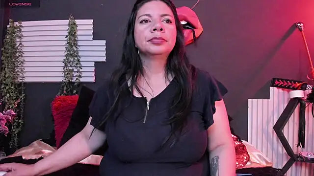 Snapshot of kinky_momm chatting on July 2026 03:21:01 PM kinky momm online show from July 2026 03:21:01 PM