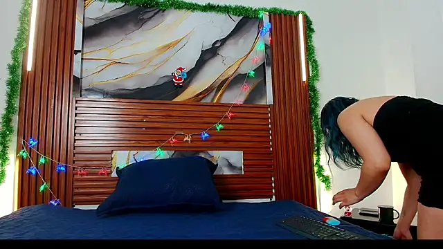 Evelin thompsson online show from December 2025 03:12:02 AM