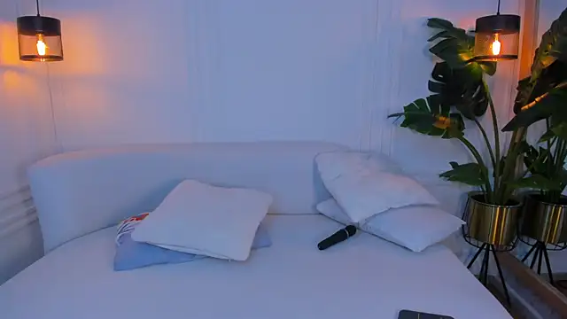 Dafne Hillss online show from October 2025 12:49:02 AM