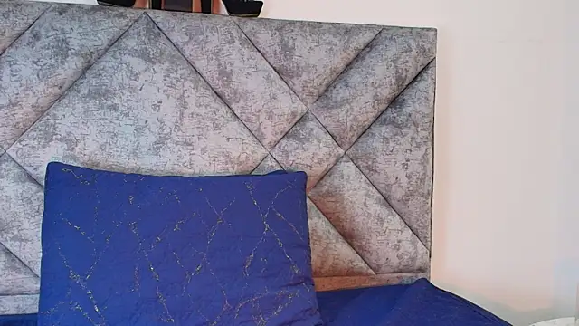 Shantey Laurent online show from November 2025 02:39:02 PM