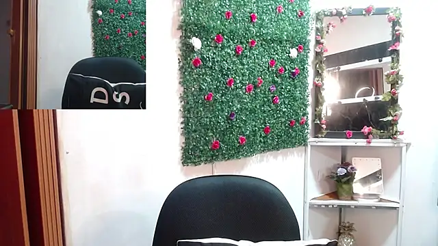 Snapshot of MIA__SPENCER chatting on September 2025 12:05:02 PM MIA SPENCER online show from September 2025 12:05:02 PM