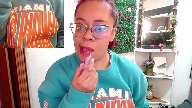 Snapshot of MIA__SPENCER chatting on September 2025 01:44:02 PM MIA SPENCER online show from September 2025 01:44:02 PM