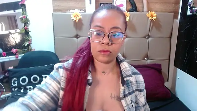 Snapshot of MIA__SPENCER chatting on October 2025 03:53:01 PM MIA SPENCER online show from October 2025 03:53:01 PM