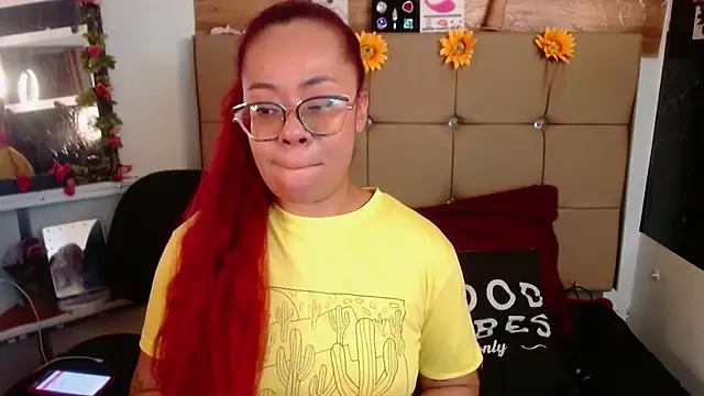 Snapshot of MIA__SPENCER chatting on November 2025 09:05:02 PM MIA SPENCER online show from November 2025 09:05:02 PM