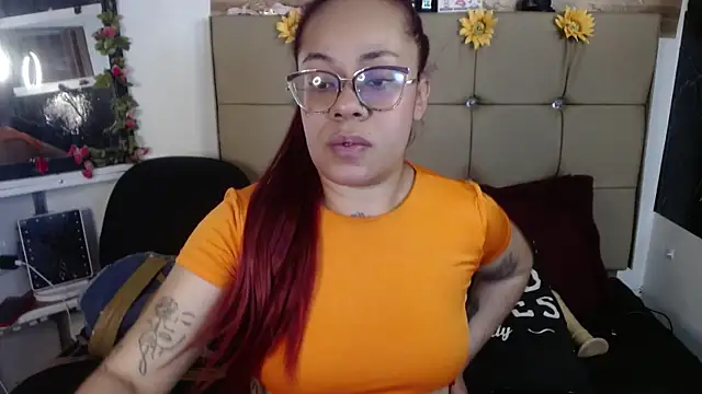 Snapshot of MIA__SPENCER chatting on November 2025 12:04:01 PM MIA SPENCER online show from November 2025 12:04:01 PM