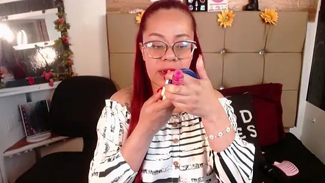 Snapshot of MIA__SPENCER chatting on November 2025 05:46:02 PM MIA SPENCER online show from November 2025 05:46:02 PM